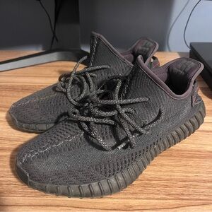 Yeezy Boost 350 Black Static